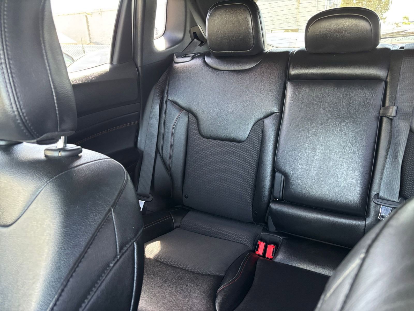 Used 2025 Jeep Compass Trailhawk AWD/4WD image 39