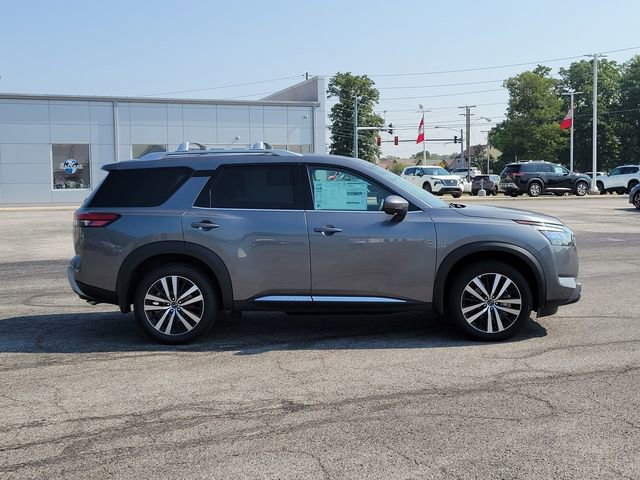 New 2025 Nissan Pathfinder Platinum w/ Cargo Package image 4