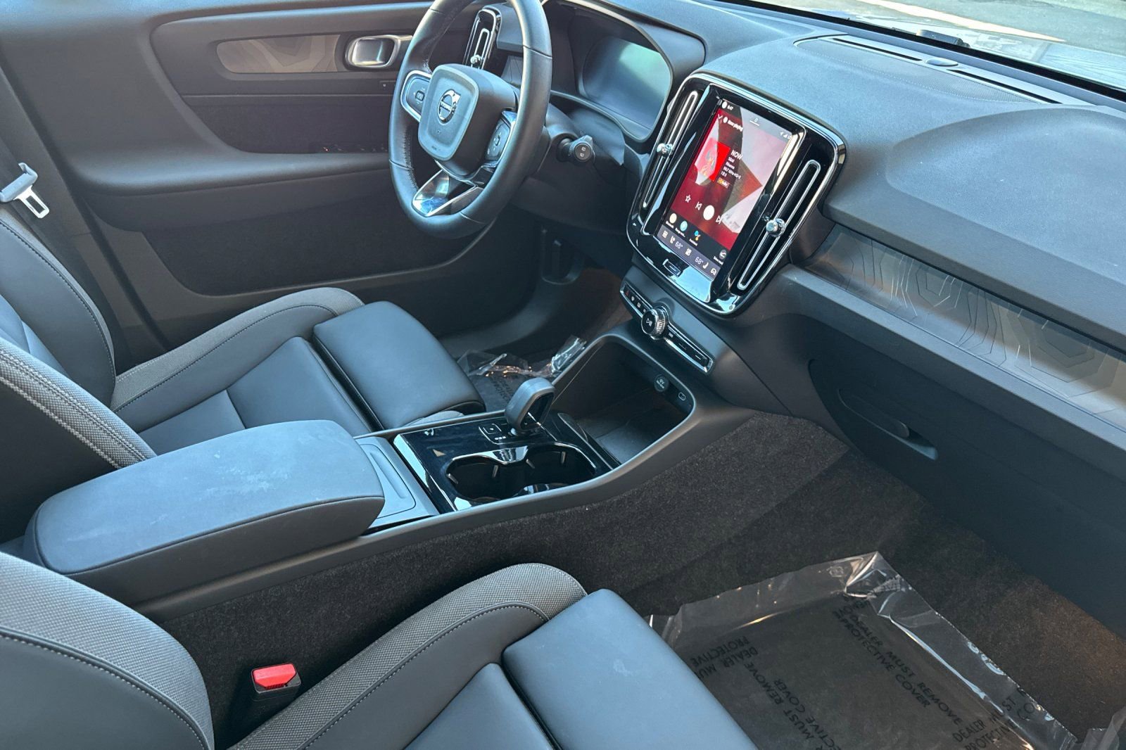 Certified 2025 Volvo EX40 Plus w/ Climate Package RWD image 19