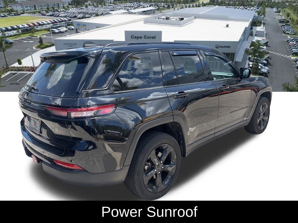 Used 2025 Jeep Grand Cherokee Altitude AWD/4WD image 4