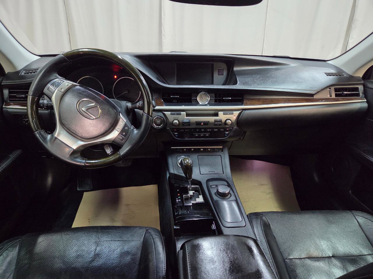 Used 2013 Lexus ES 350 Sedan w/ Luxury Pkg image 22