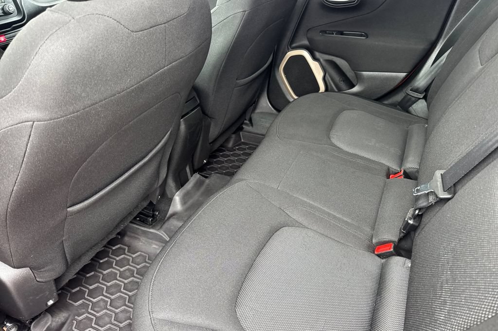 Used 2015 Jeep Renegade Latitude w/ Cold Weather Group II AWD/4WD image 15