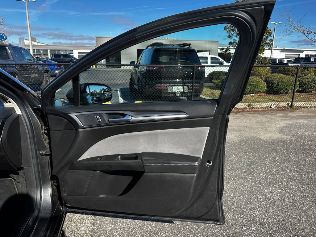 Used 2016 Ford Fusion S w/ Equipment Group 101A image 31