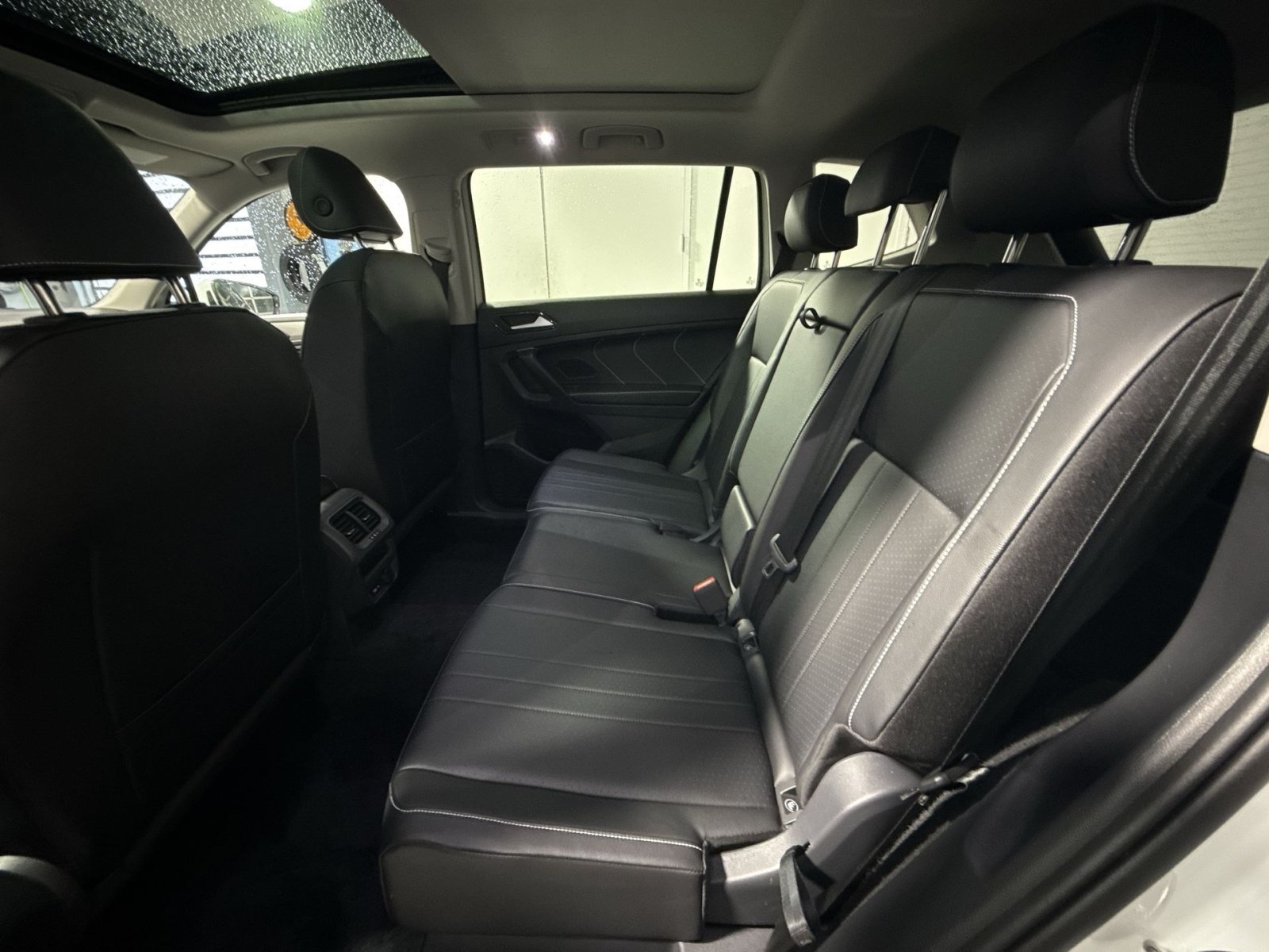 Used 2024 Volkswagen Tiguan SE w/ Panoramic Sunroof Package AWD/4WD image 27