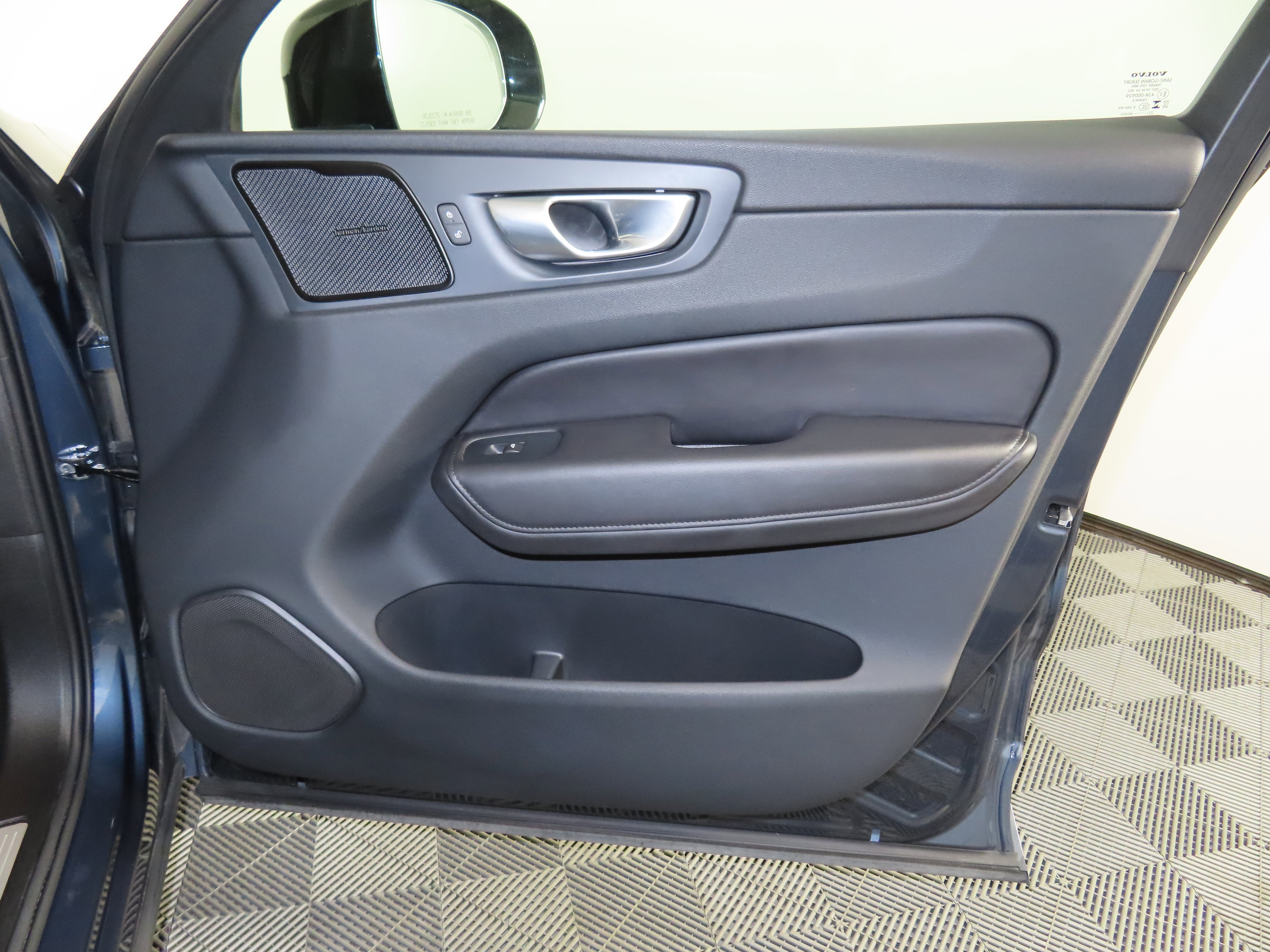 Used 2024 Volvo XC60 B5 Plus image 43