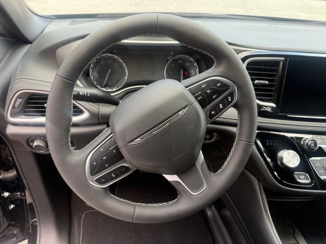 New 2027 Chrysler Pacifica Limited w/ Family Tech Group FWD image 30