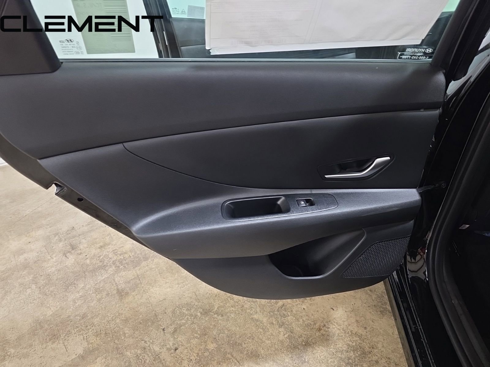 Used 2025 Hyundai Elantra SE image 29