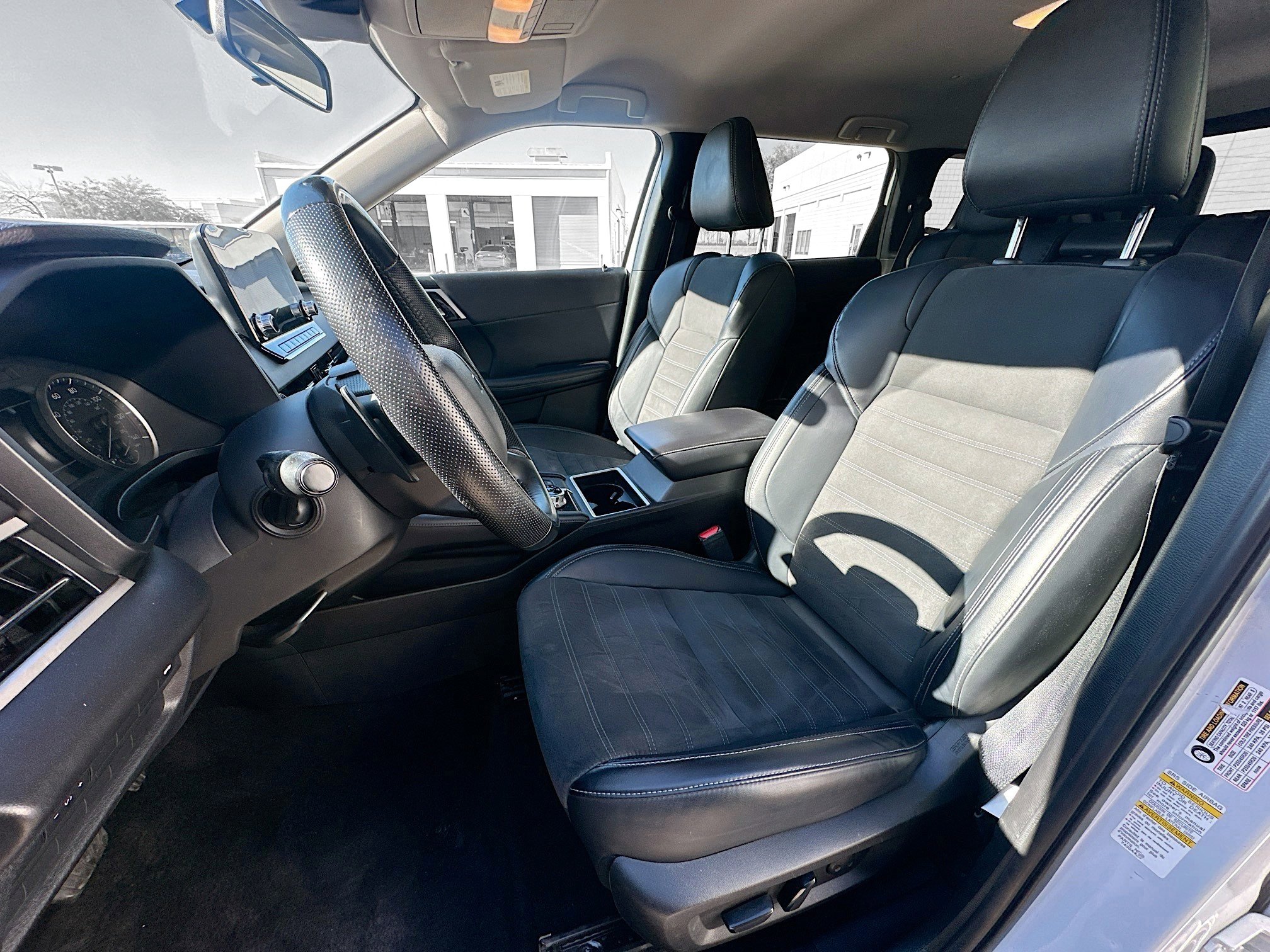 Used 2024 Mitsubishi Outlander SE image 13