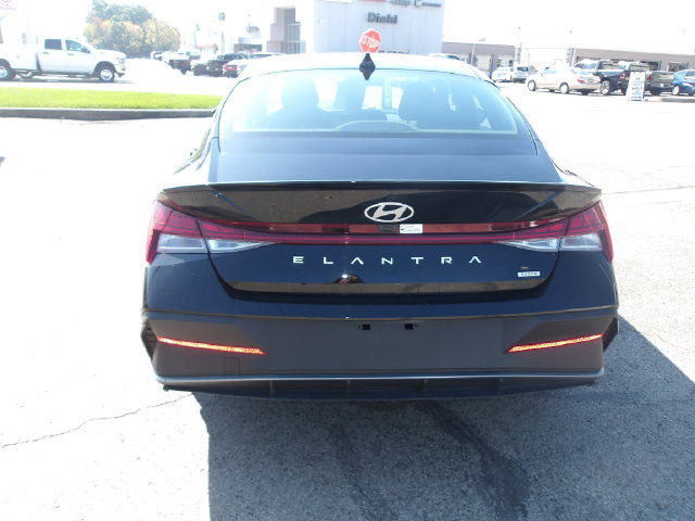 Certified 2025 Hyundai Elantra SEL FWD image 6