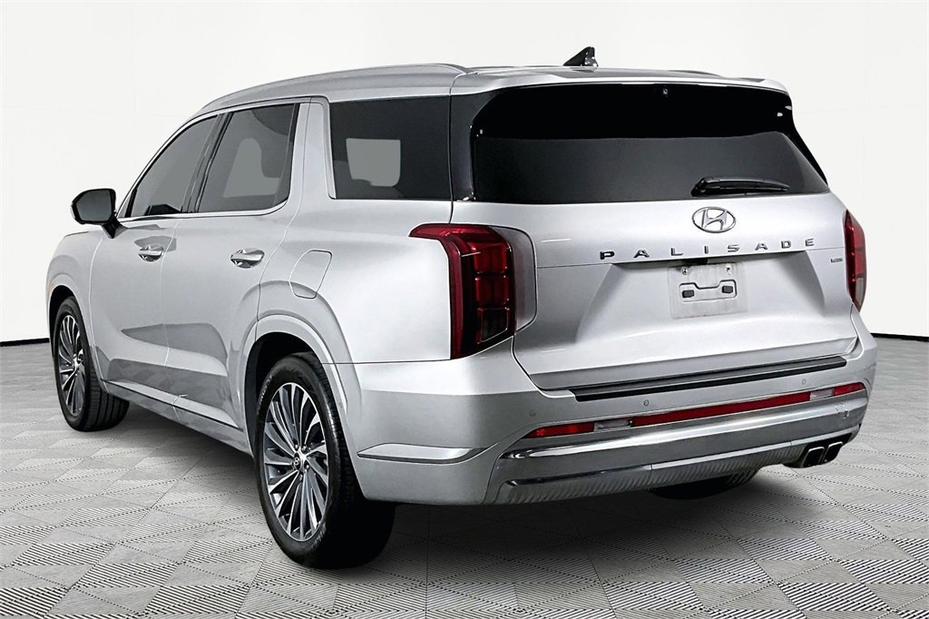 Used 2024 Hyundai Palisade Calligraphy image 4