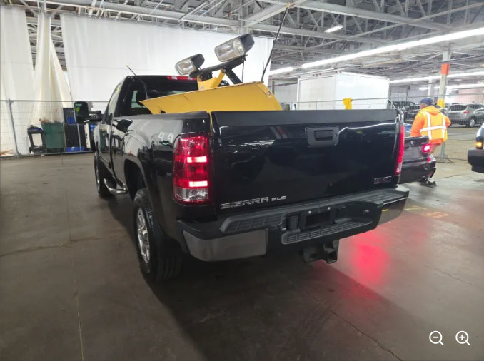 Used 2012 GMC Sierra 2500 SLE w/ SLE Preferred Package AWD/4WD image 2
