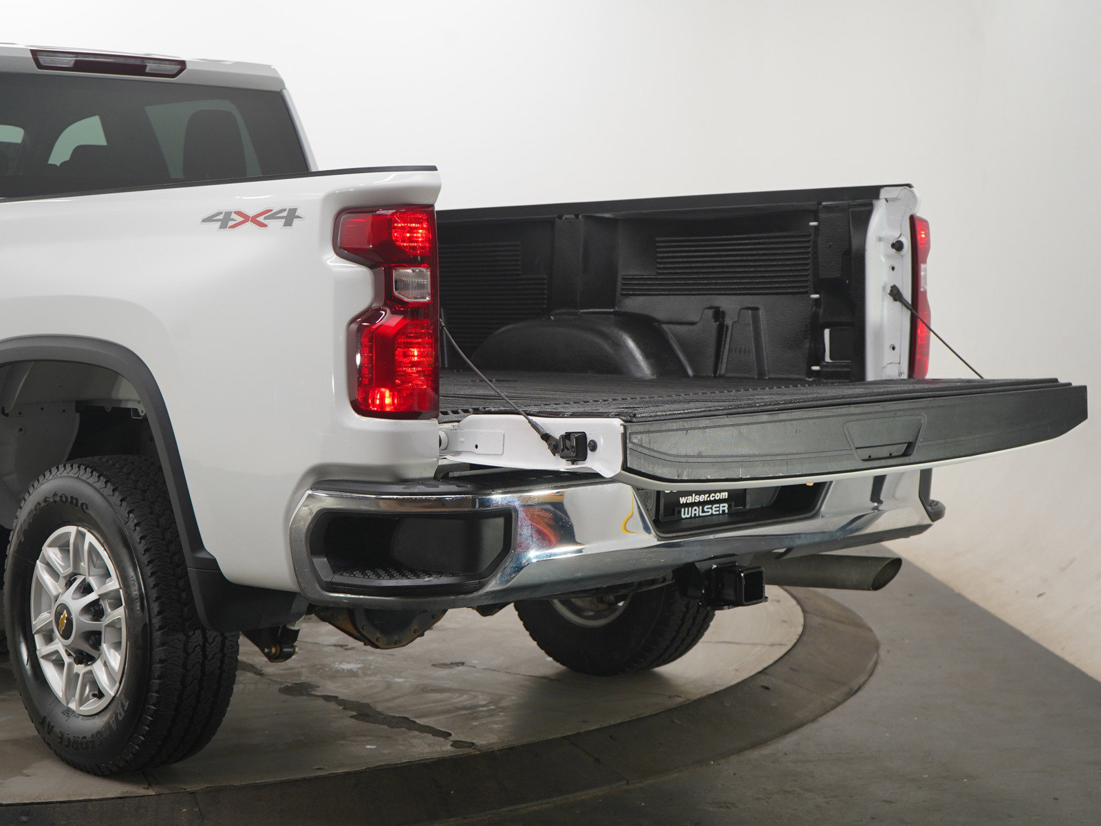 Used 2024 Chevrolet Silverado 2500 LT image 9