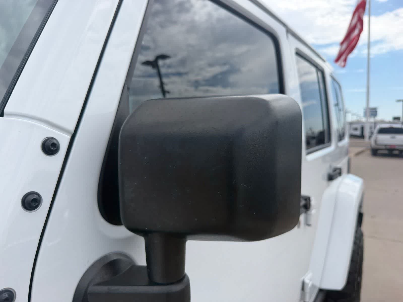 Used 2017 Jeep Wrangler Unlimited Rubicon w/ Connectivity Group AWD/4WD image 34