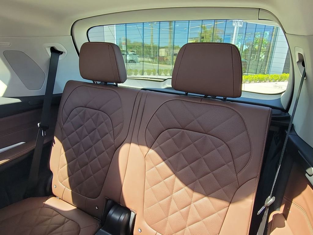 Used 2026 BMW X7 xDrive40i image 15