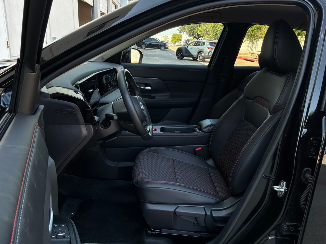 Used 2026 Nissan Kicks SR FWD image 10