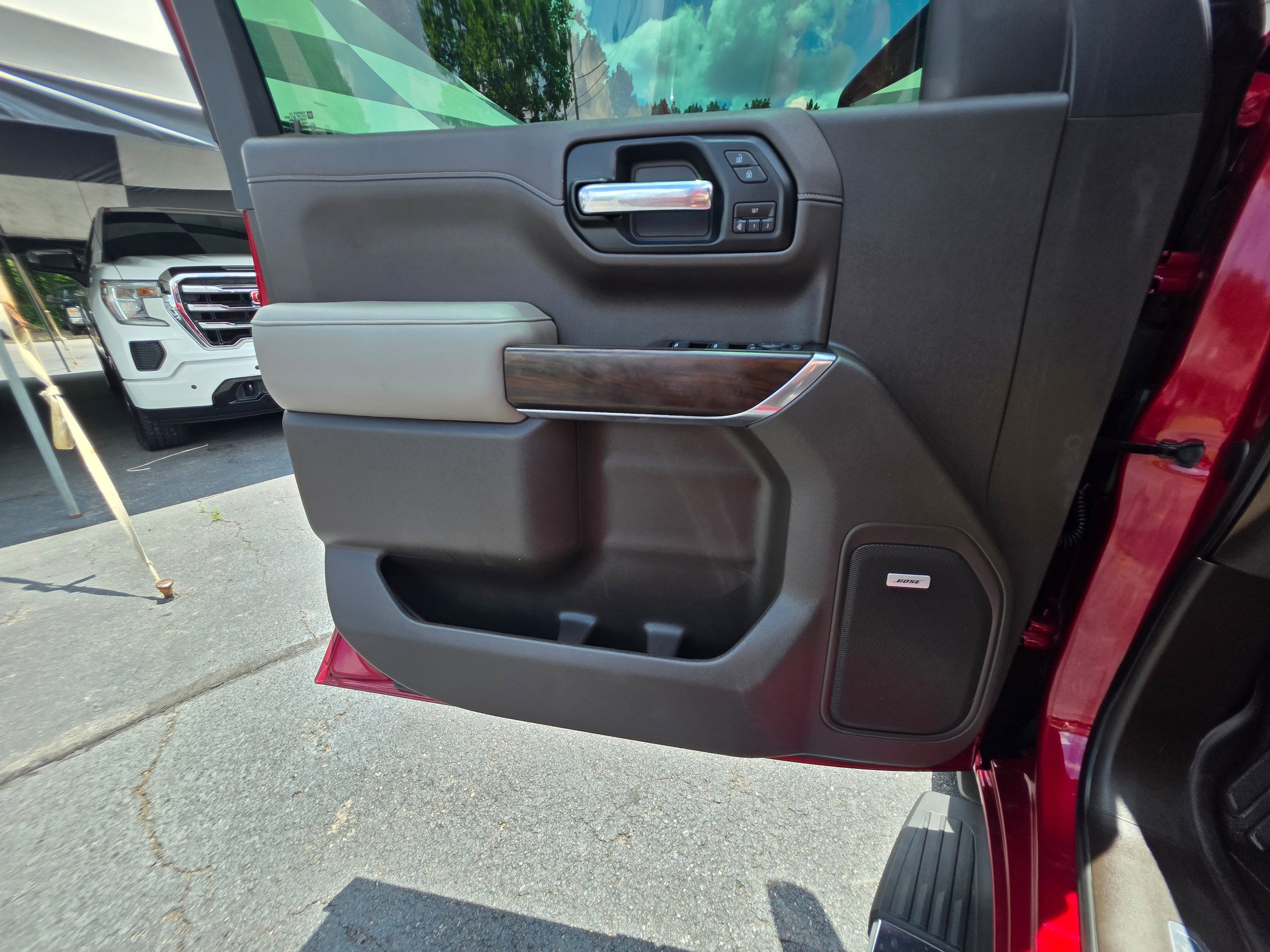 Used 2019 GMC Sierra 1500 SLT w/ SLT Premium Plus Package AWD/4WD image 17