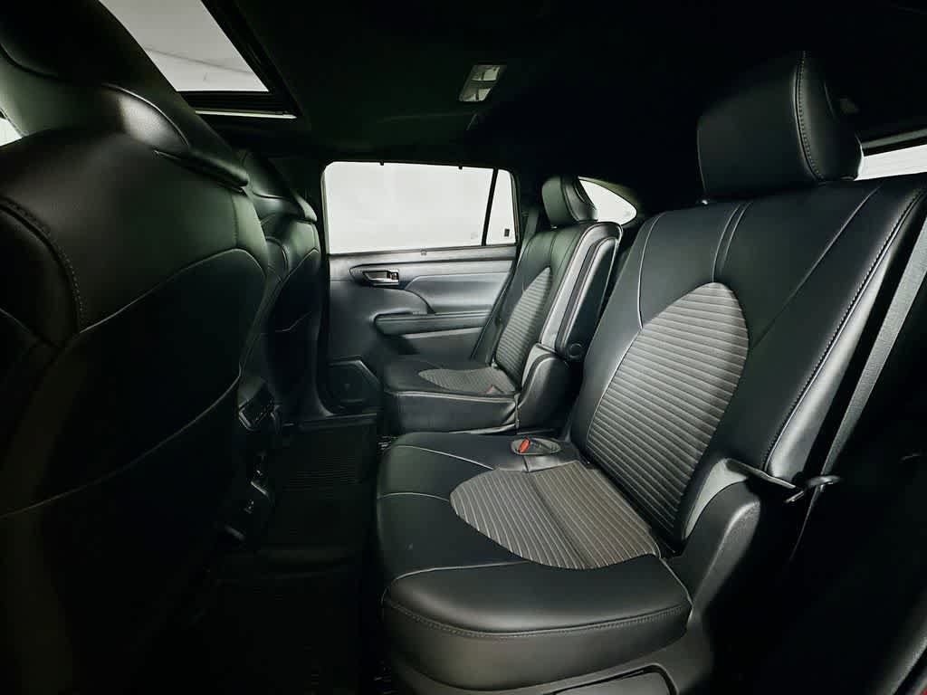 Used 2022 Toyota Highlander XSE AWD/4WD image 14