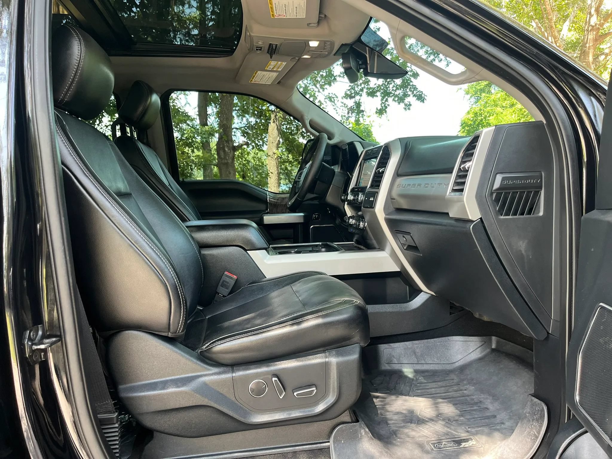 Used 2019 Ford F250 Lariat w/ Lariat Ultimate Package AWD/4WD image 14