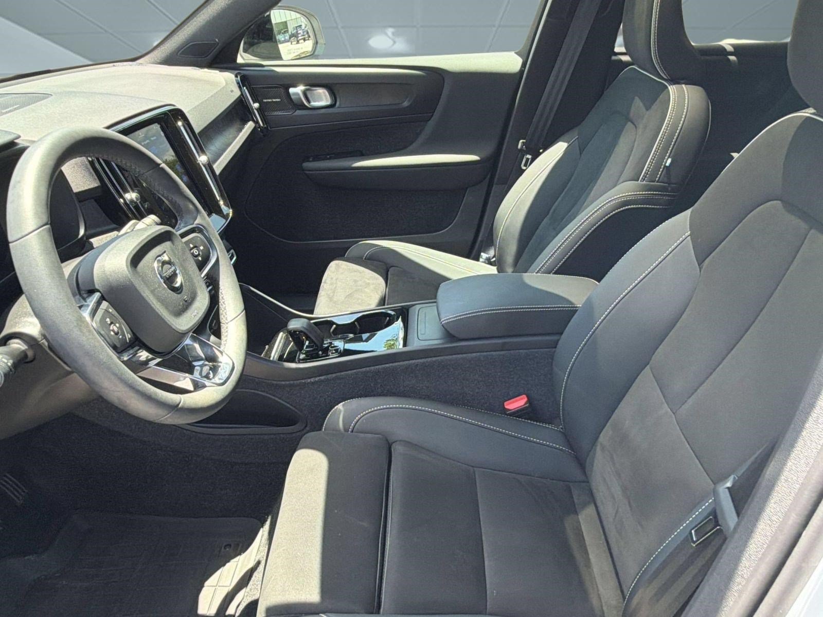 Certified 2024 Volvo C40 P8 Recharge Ultimate w/ Protection Package Premier RWD image 5