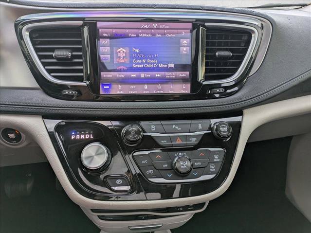 Used 2018 Chrysler Pacifica Limited FWD image 13
