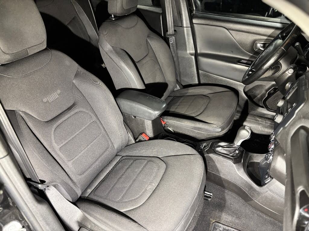 Used 2017 Jeep Renegade Altitude AWD/4WD image 13