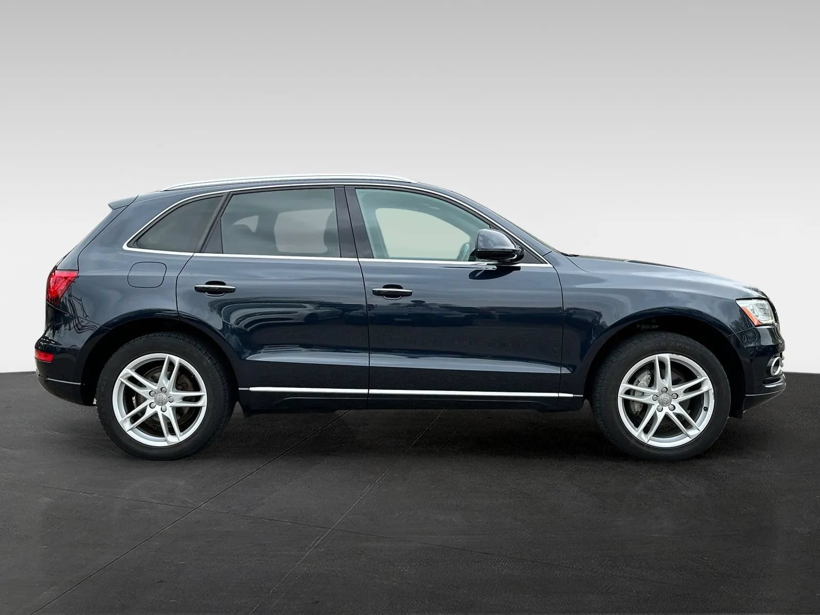 Used 2017 Audi Q5 2.0T Premium Plus w/ Technology Package AWD/4WD image 8