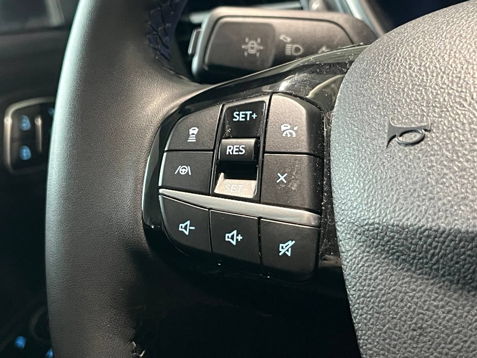 Used 2022 Ford Escape SEL w/ Technology Package FWD image 32