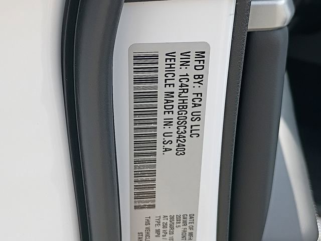 New 2025 Jeep Grand Cherokee Limited w/ Luxury Tech Group II AWD/4WD image 17