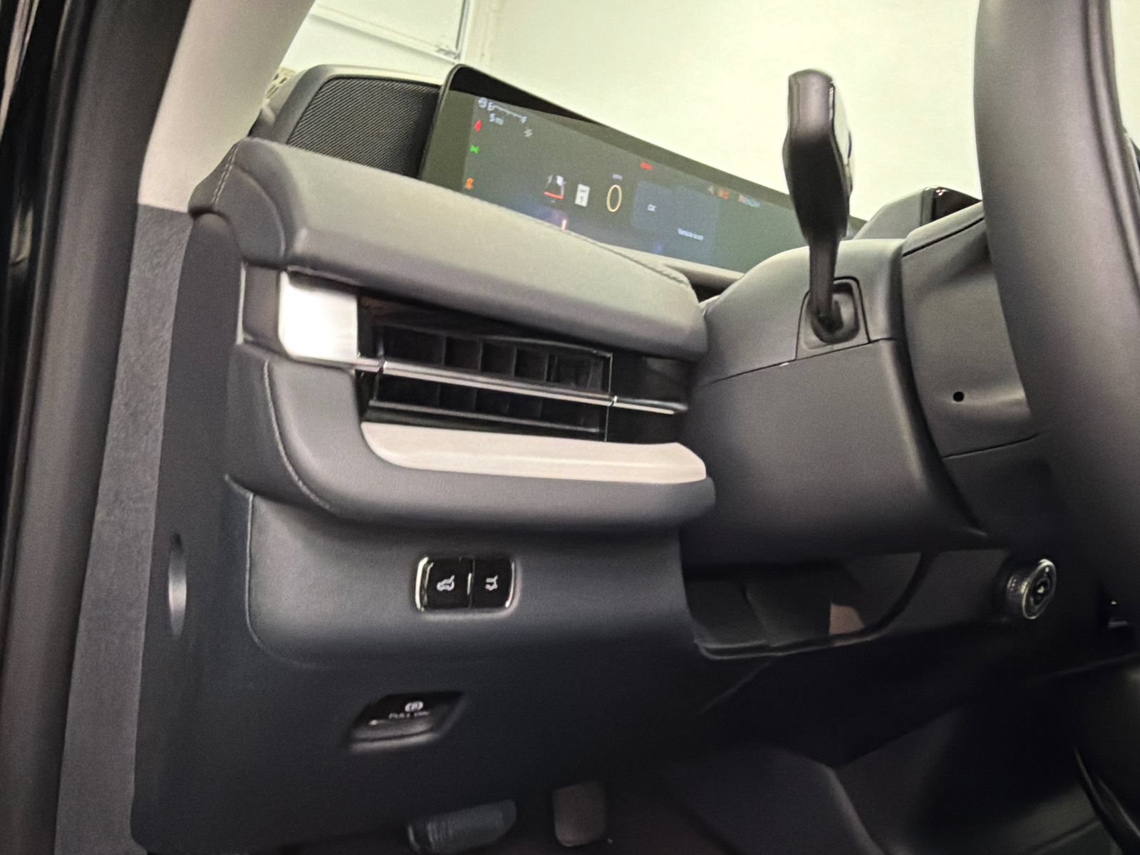 New 2026 Lincoln Navigator L Premier AWD/4WD image 36
