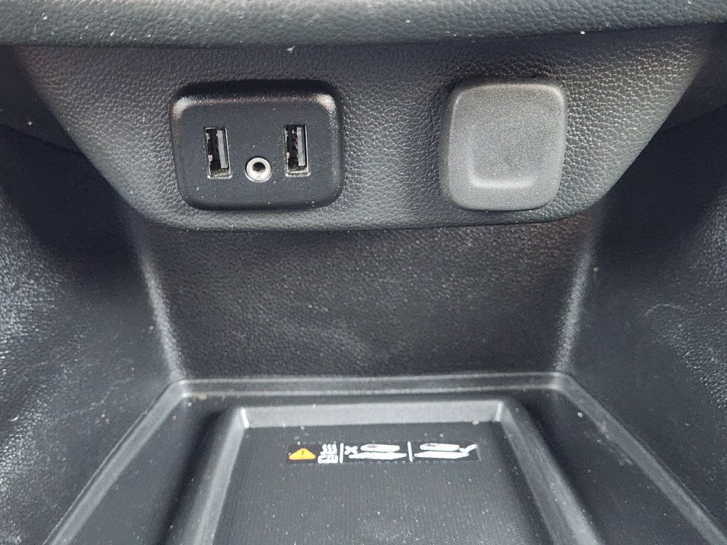 Used 2023 Chevrolet Traverse LT FWD image 20