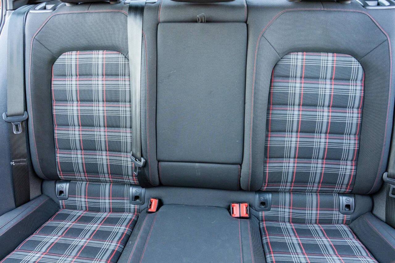 Used 2019 Volkswagen Golf 4-Door image 3