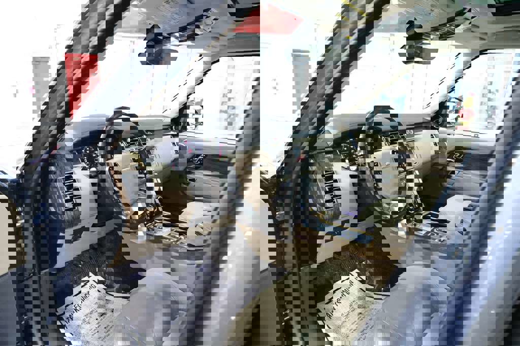 Used 2018 Land Rover Range Rover Long Wheelbase Supercharged image 18