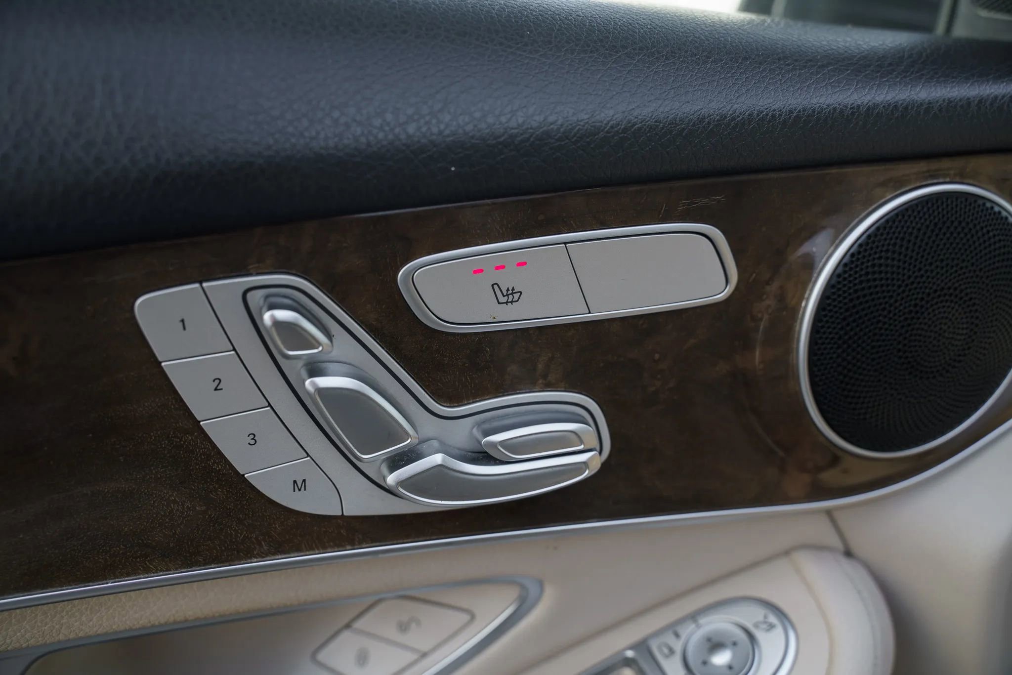 Used 2018 Mercedes-Benz GLC 300 GLC 300 4MATIC Sport Utility 4 image 17