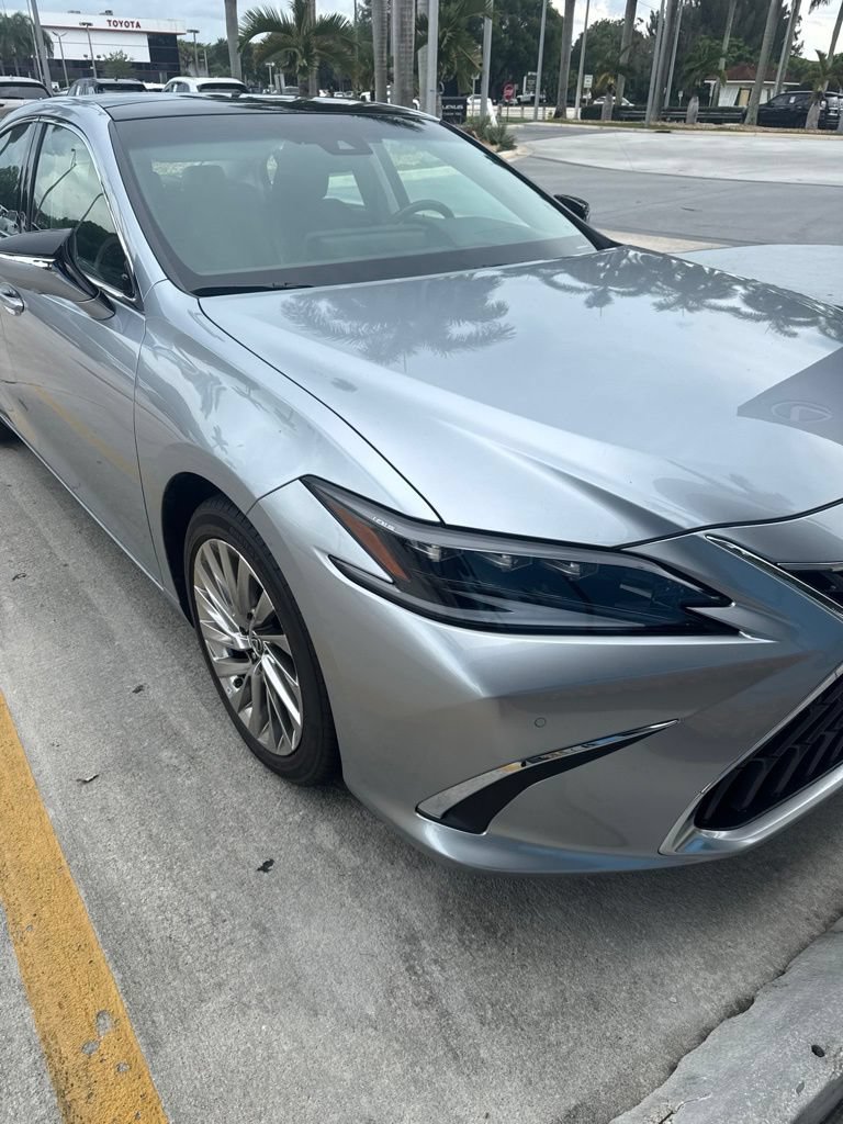 Used 2022 Lexus ES 350 Ultra Luxury w/ Accessory Package 2