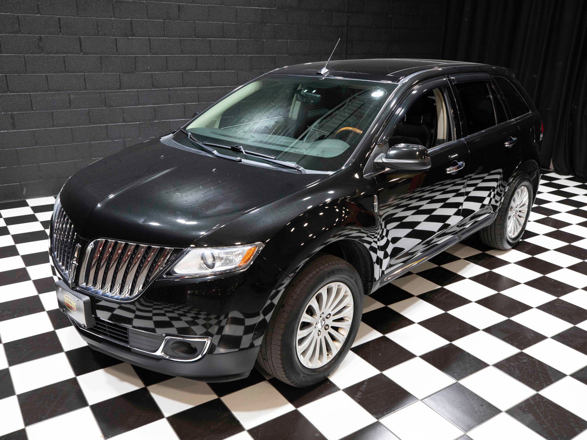 Used 2014 Lincoln MKX AWD w/ Olive Ash Wood Package image 5
