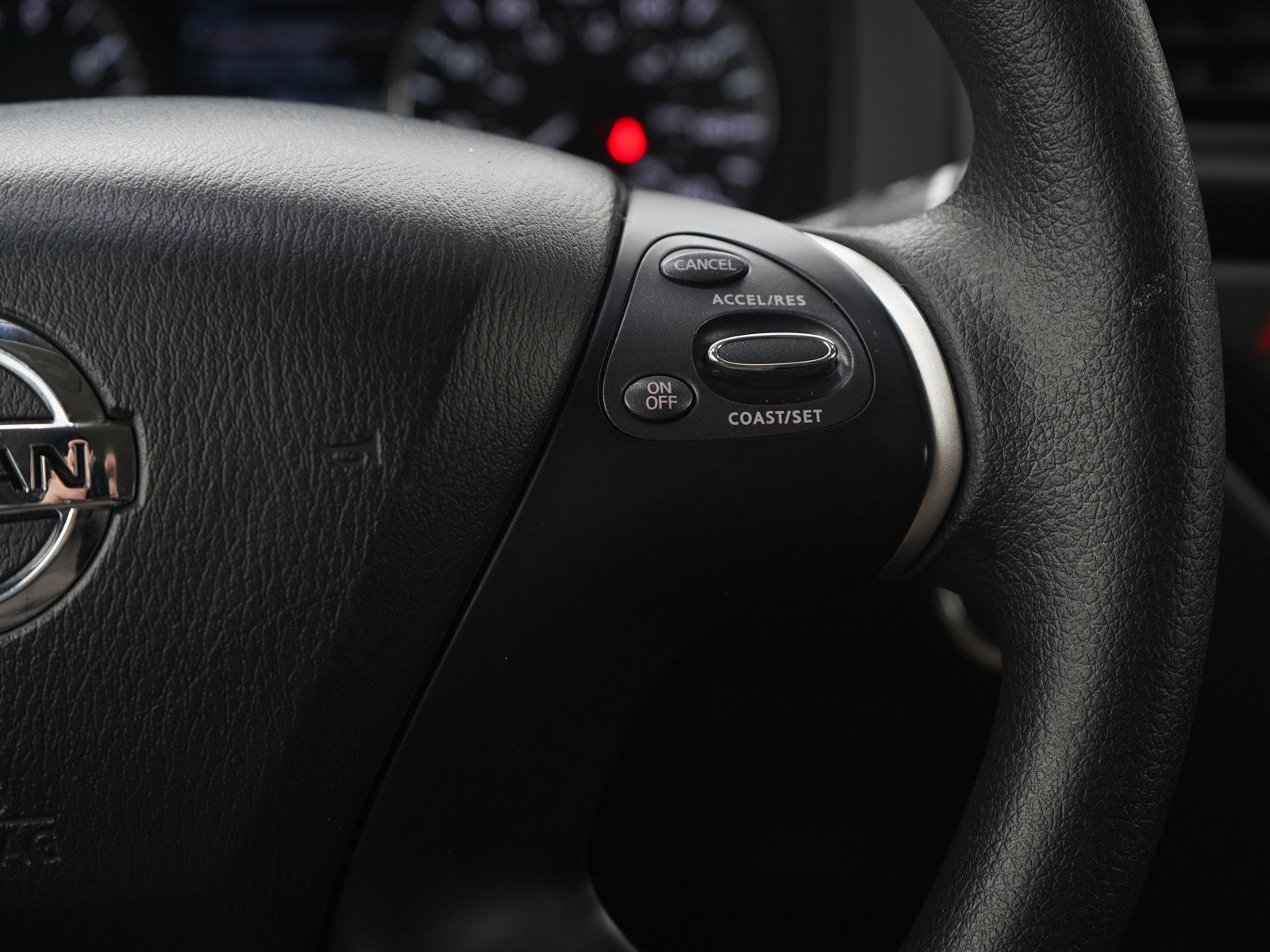 Used 2019 Nissan Pathfinder S image 25