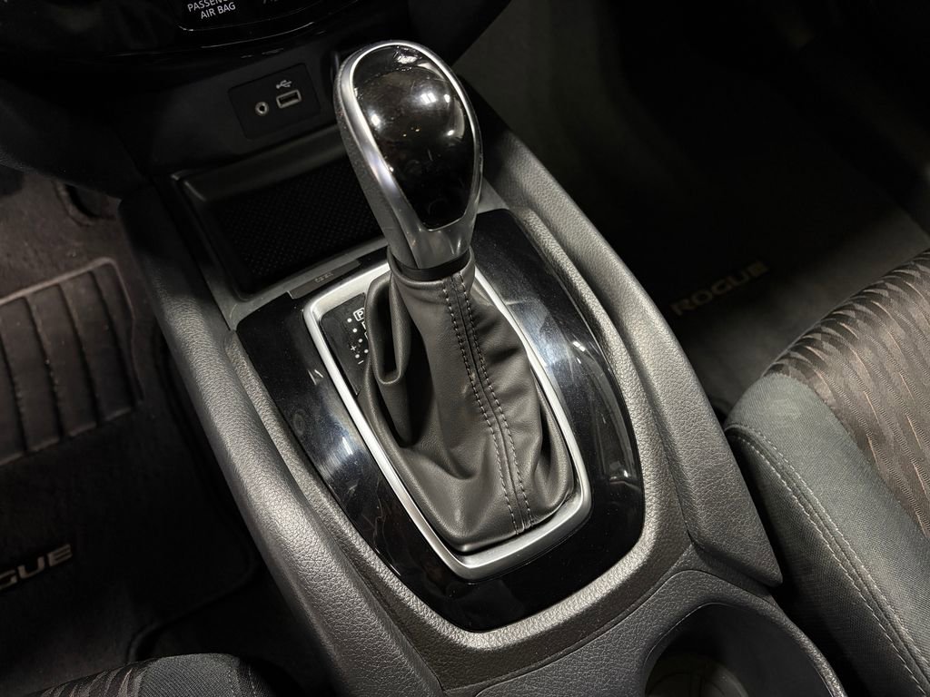 Used 2019 Nissan Rogue S image 22
