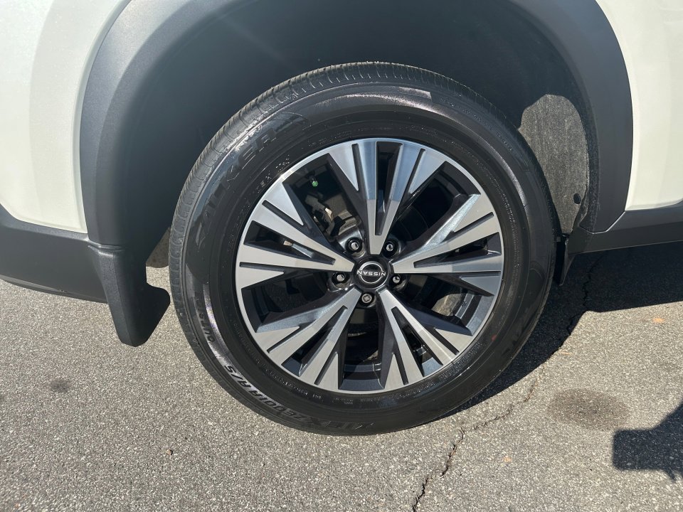 Used 2023 Nissan Rogue SV image 27