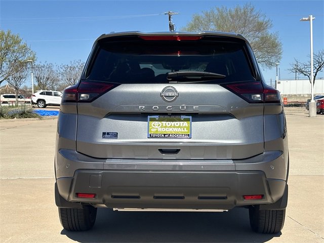 Used 2025 Nissan Rogue SV w/ SV Premium Package image 4