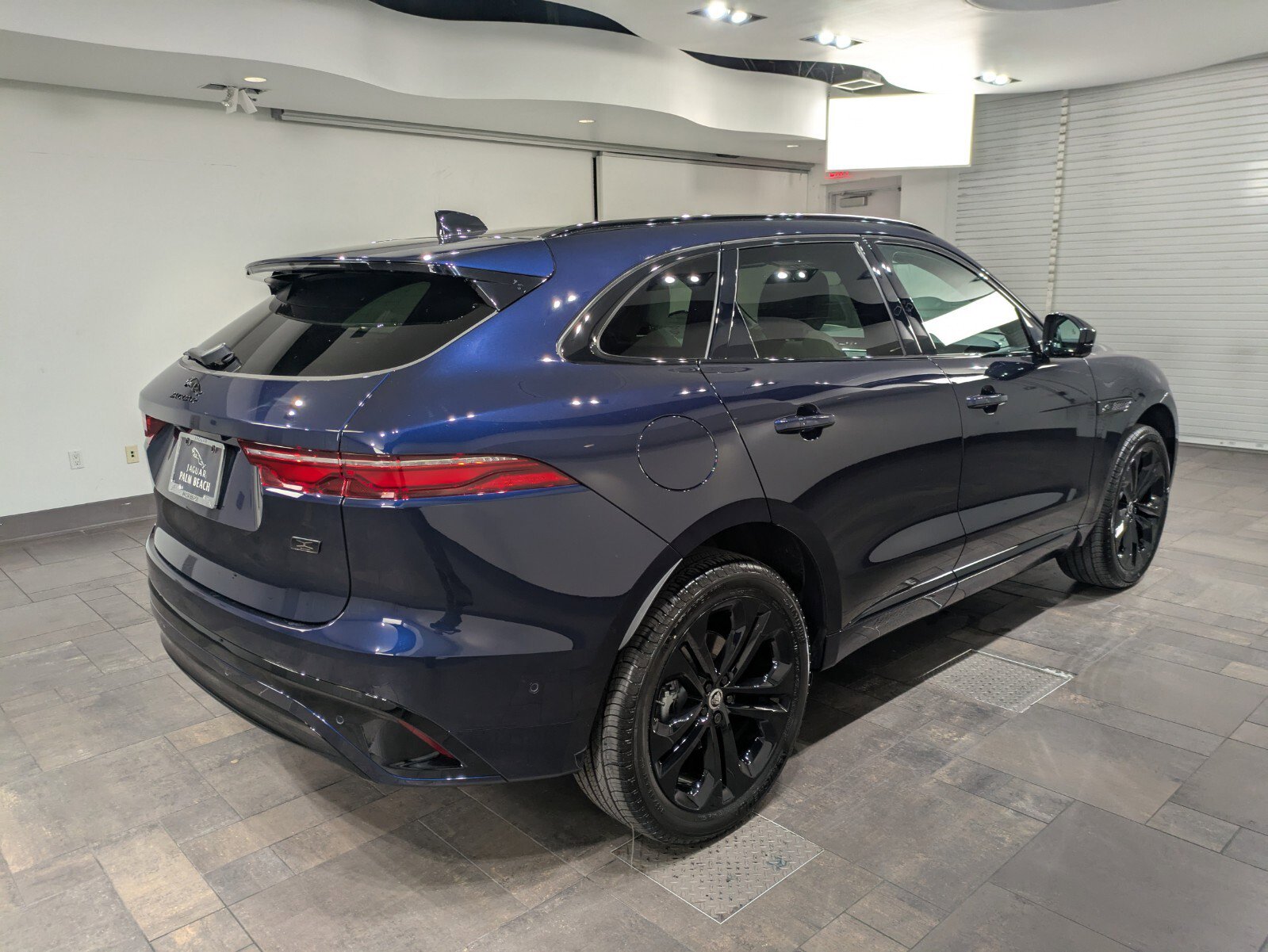 New 2026 Jaguar F-PACE R-Dynamic S image 6
