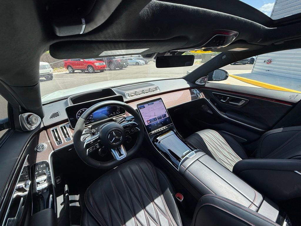 Used 2024 Mercedes-Benz S 63 AMG S w/ Carbon Fiber Exterior Package image 21