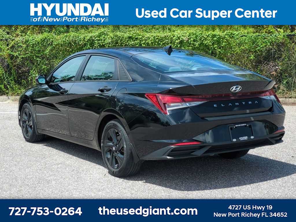 Certified 2023 Hyundai Elantra SEL FWD image 3
