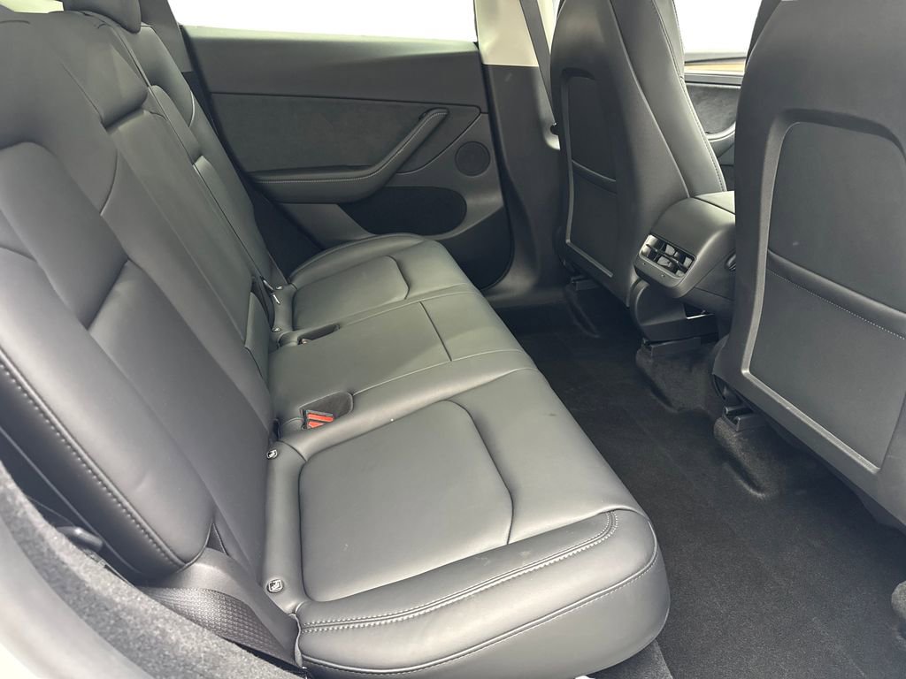 Used 2024 Tesla Model Y Long Range image 39