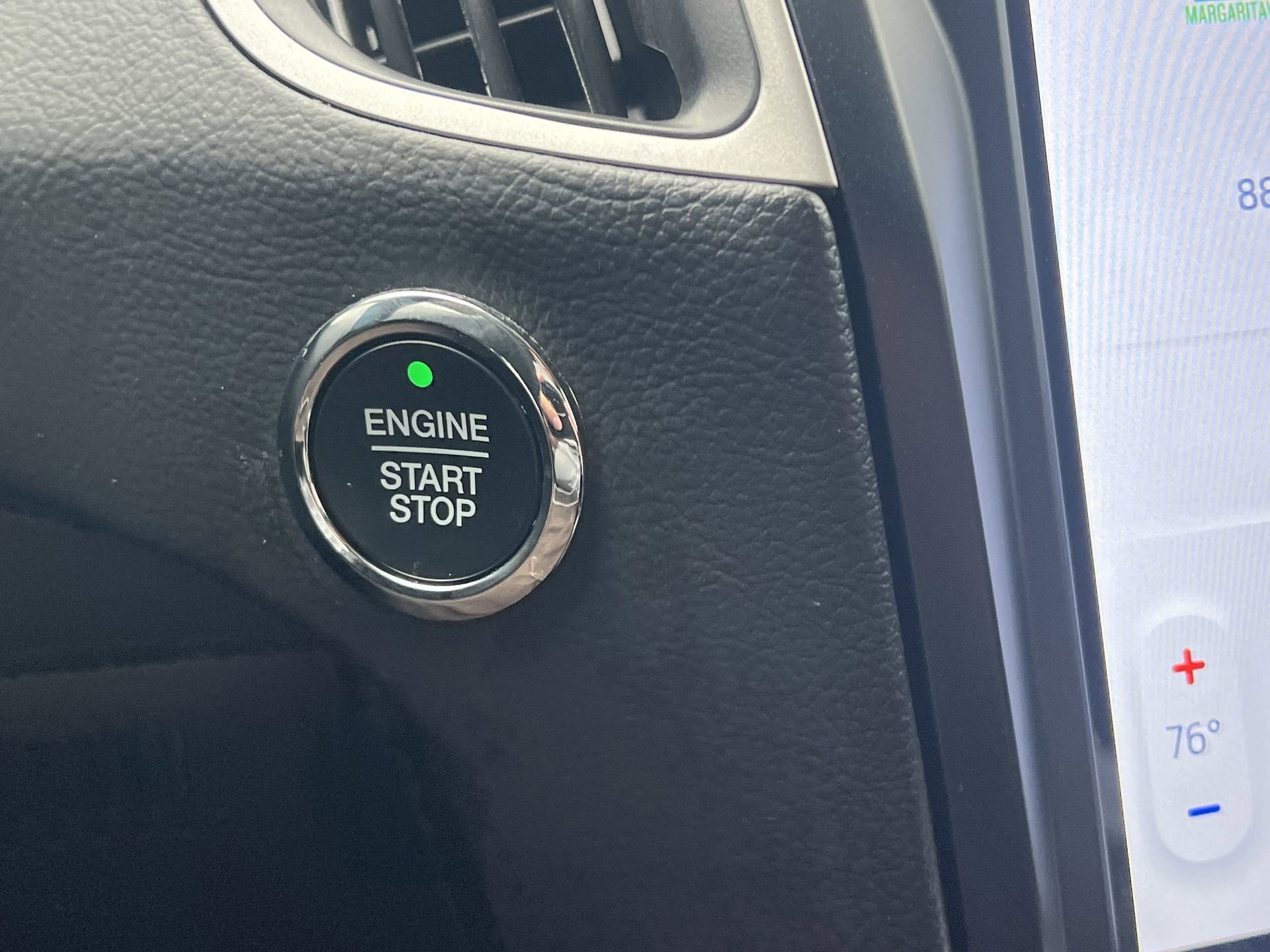 Certified 2023 Ford Edge SE w/ Black Appearance Package image 8