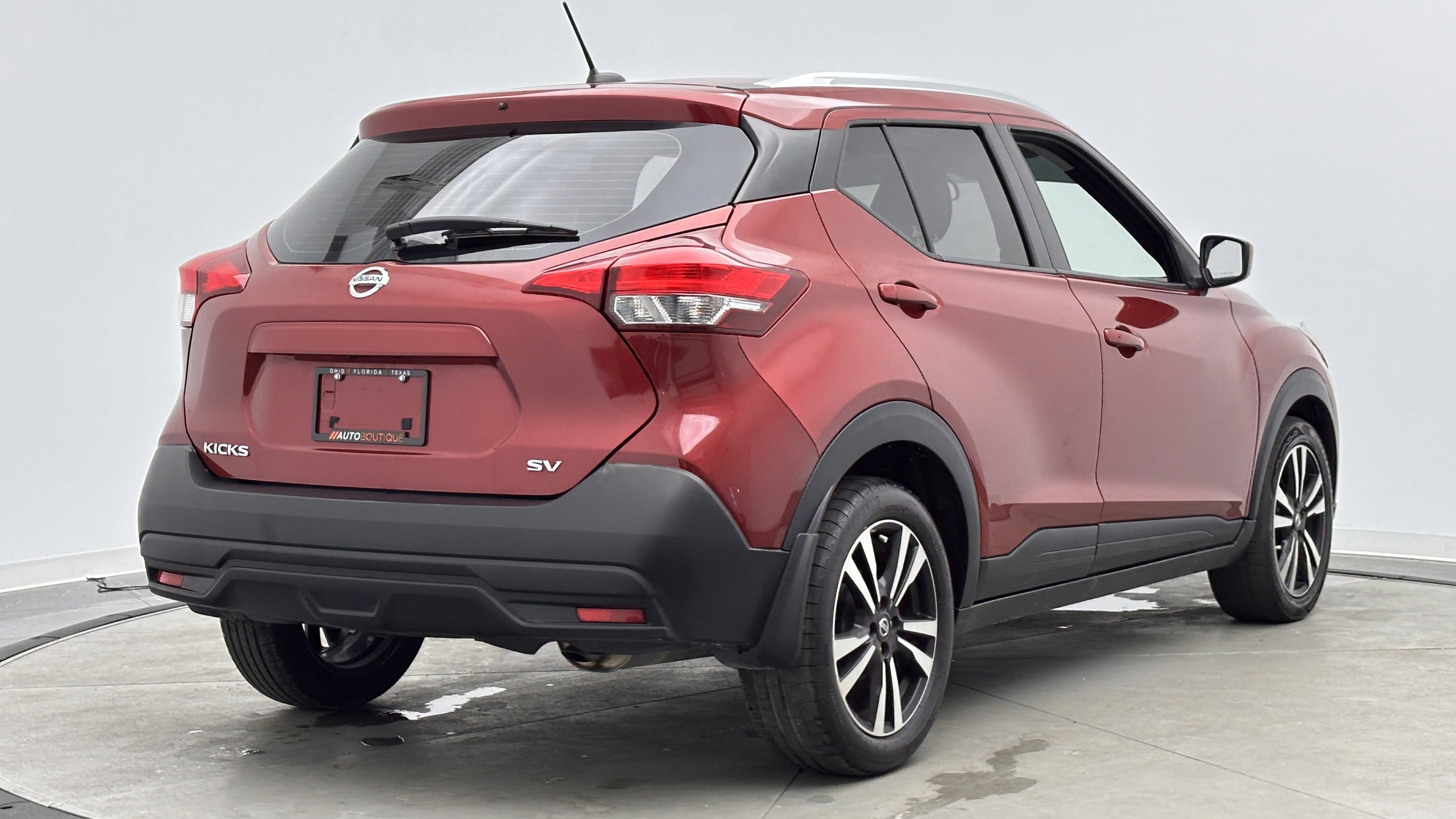 Used 2019 Nissan Kicks SV FWD image 7