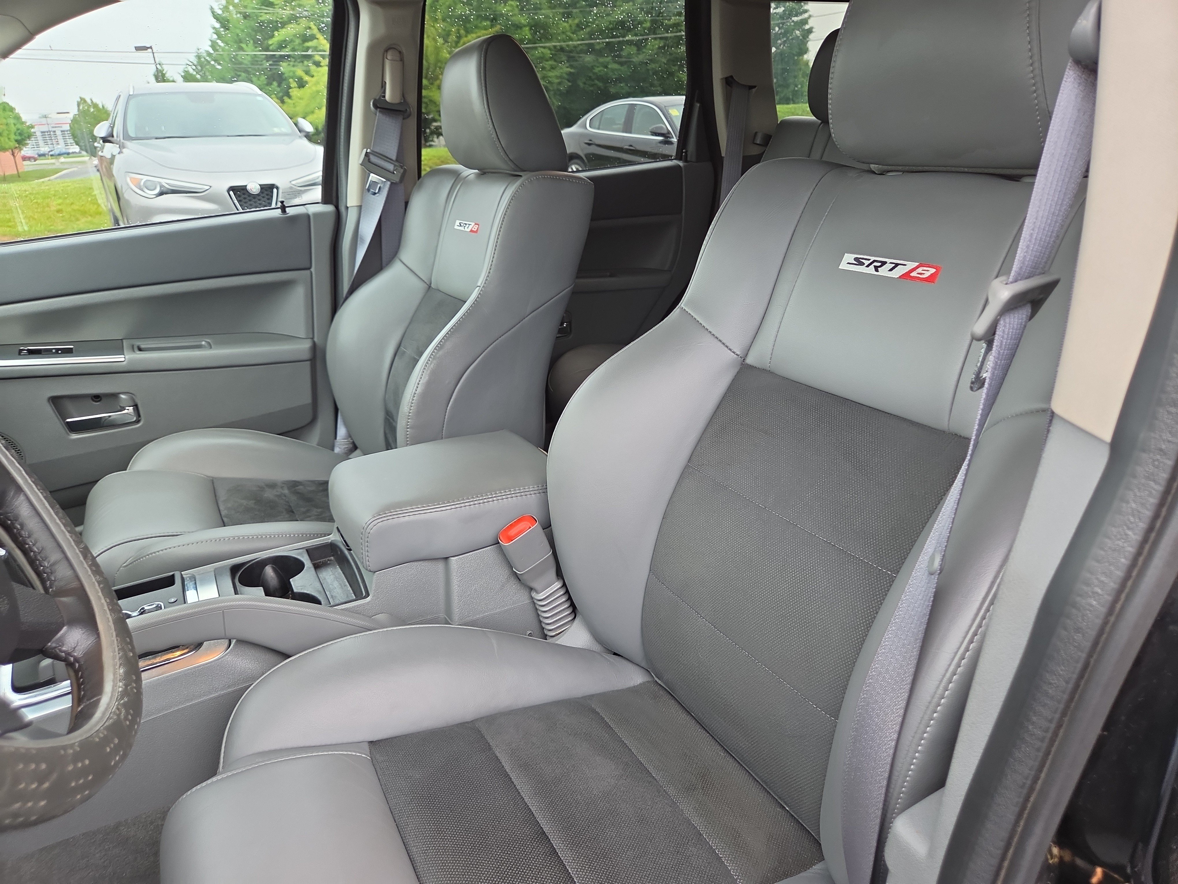 Used 2007 Jeep Grand Cherokee SRT8 w/ SRT Option Group I AWD/4WD image 2