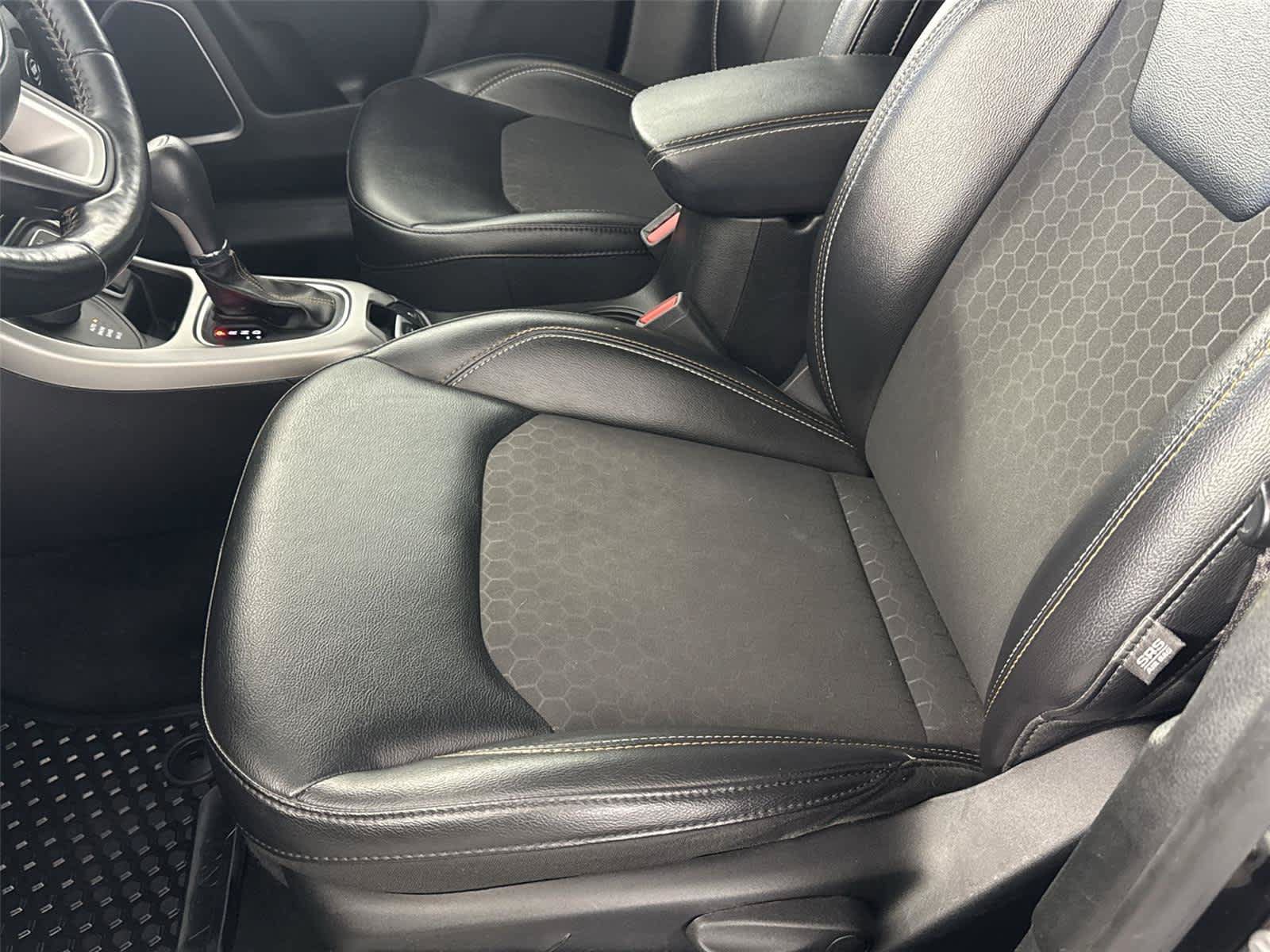 Used 2019 Jeep Compass Latitude w/ Cold Weather Group AWD/4WD image 9