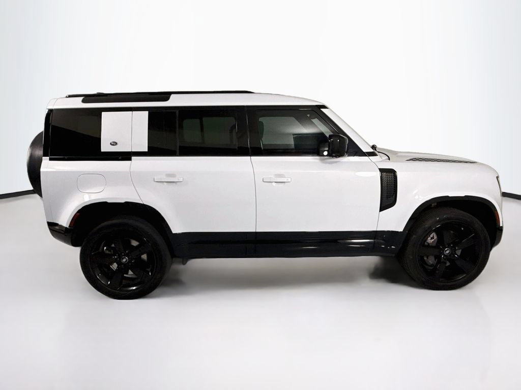 Used 2022 Land Rover Defender 110 X-Dynamic SE AWD/4WD image 4