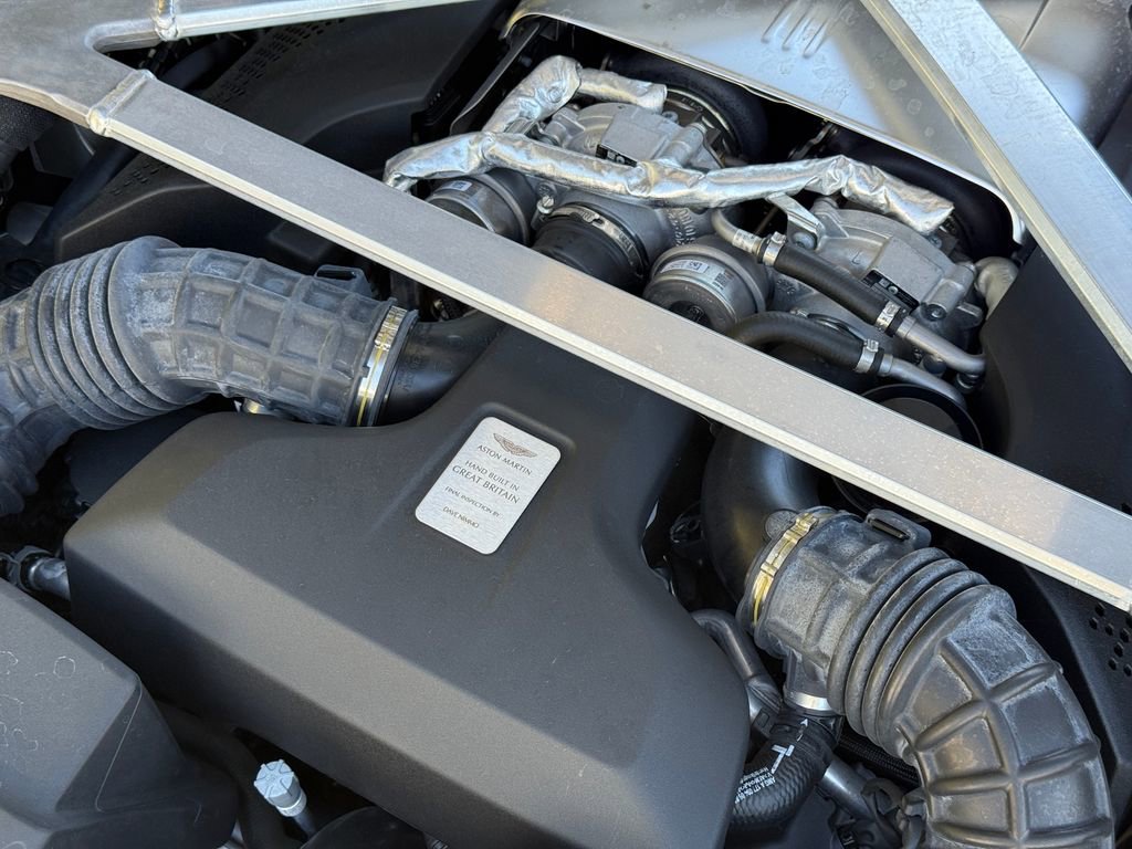 Used 2021 Aston Martin V8 Vantage Roadster RWD image 25