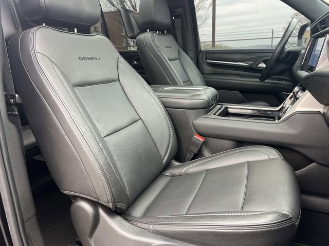 Used 2021 GMC Yukon Denali w/ Denali Premium Package image 32